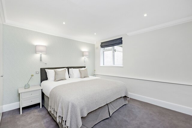 クイーンズゲート コート