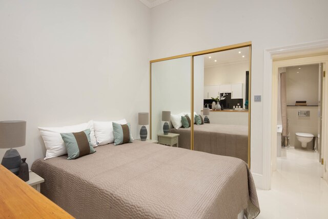 クイーンズゲート コート