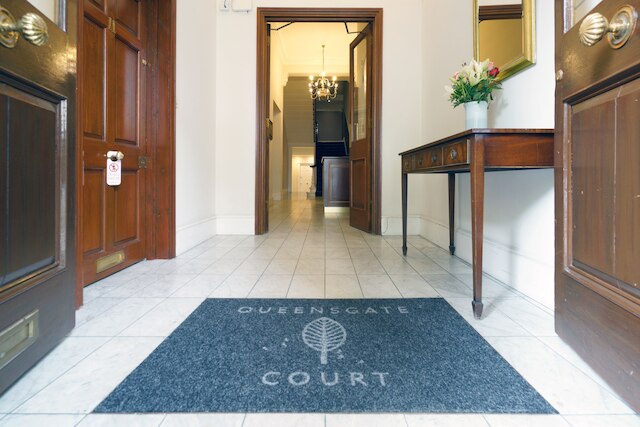 クイーンズゲート コート