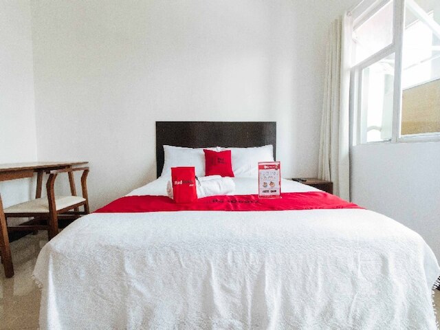 レッドドアーズ プラス アット バナウェ ケソン シティ ウィークリー ステイ