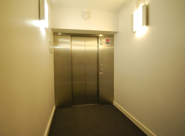 アタナ アパートメンツ