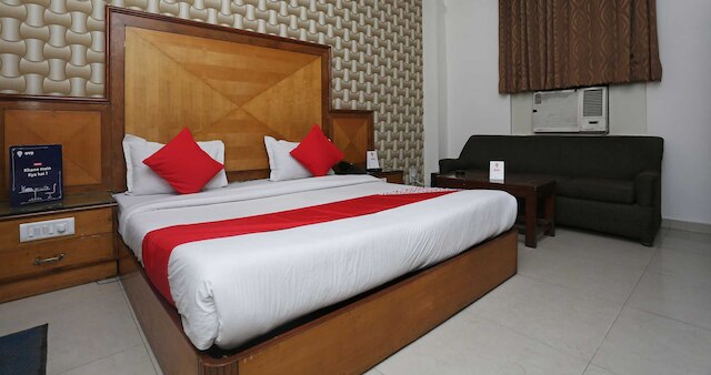 OYO 14710 ホテル パルヴィ パレス