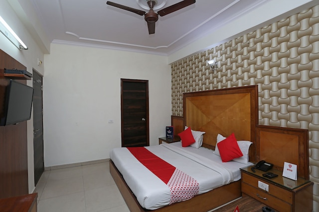 OYO 14710 ホテル パルヴィ パレス