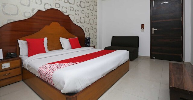 OYO 14710 ホテル パルヴィ パレス