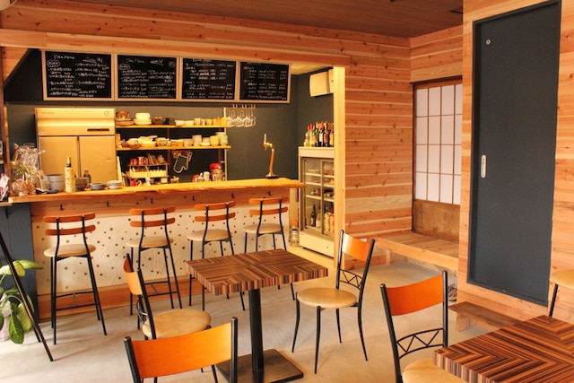 旅バル＆ホステル MONDO