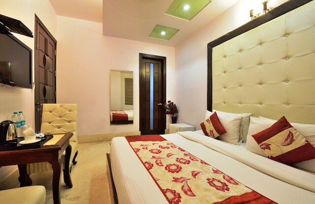 ホテル タクシュ イン