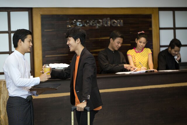 トライスター ホテル