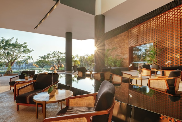 アウェイ メッタ ヤンゴン