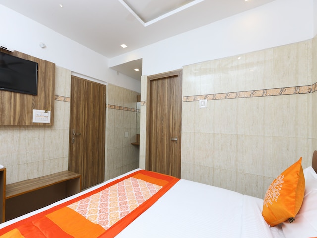 OYO 11437 GMT センター