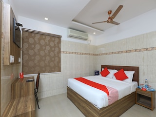 OYO 11437 GMT センター