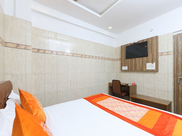 OYO 11437 GMT センター