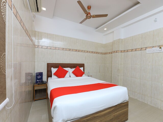 OYO 11437 GMT センター