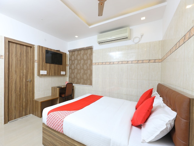 OYO 11437 GMT センター