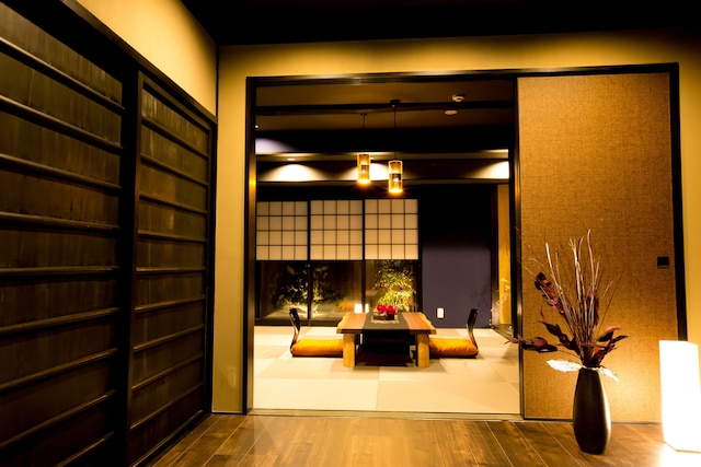 ホスタ梅小路 朱