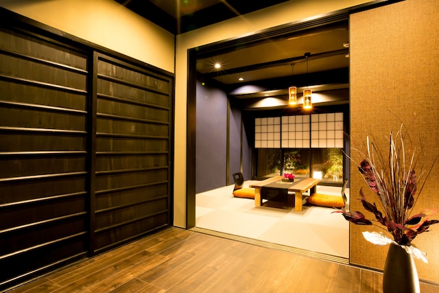 ホスタ梅小路 朱