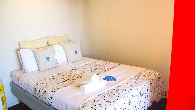 クワドラント 2 ベッドルーム ウィズ シービュー & パーキング