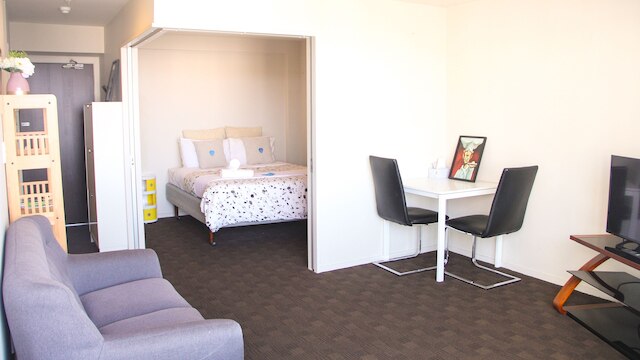 クワドラント 2 ベッドルーム ウィズ シービュー & パーキング