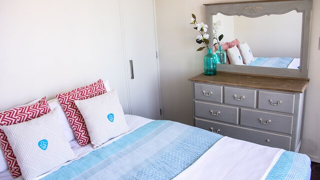 クワドラント 2 ベッドルーム ウィズ シービュー & パーキング