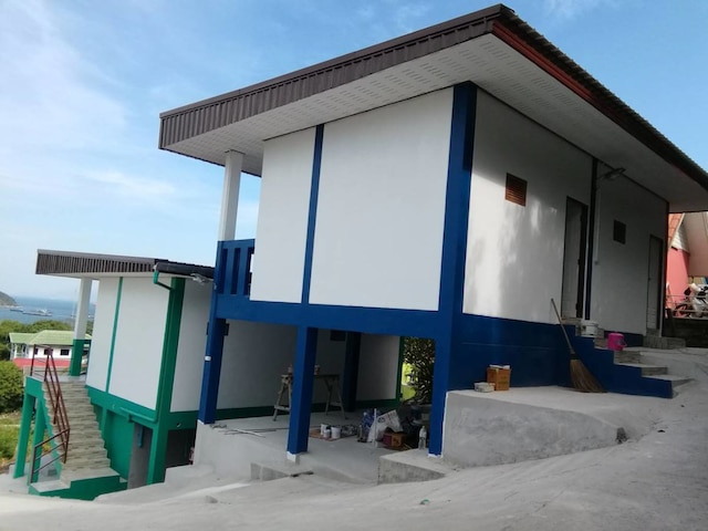 ニュートロン バンガロー