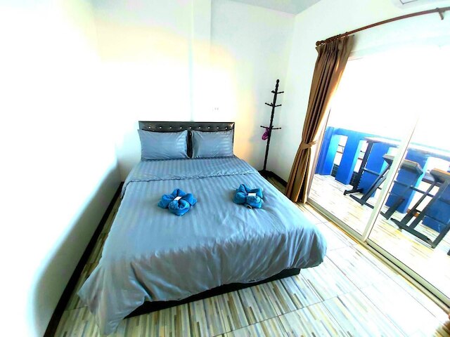 ニュートロン バンガロー