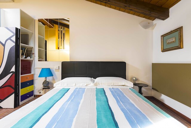 素晴らしい静かで明るいアパートメント歴史地区の中心部にある