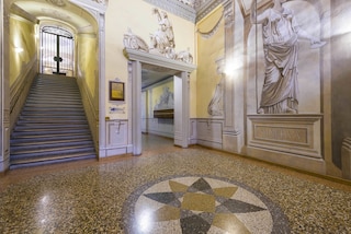 素晴らしい静かで明るいアパートメント歴史地区の中心部にある