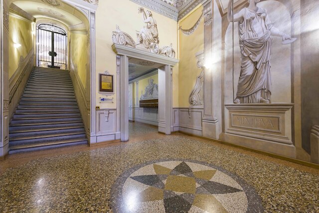 素晴らしい静かで明るいアパートメント歴史地区の中心部にある