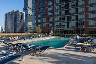 ブルーバード スイーツ ニア ニューポート センター