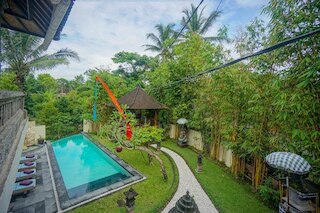 ヴィラ ティルタ インダー