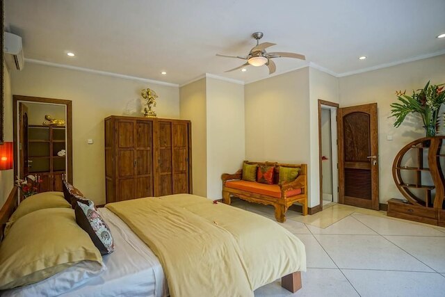 ヴィラ ティルタ インダー