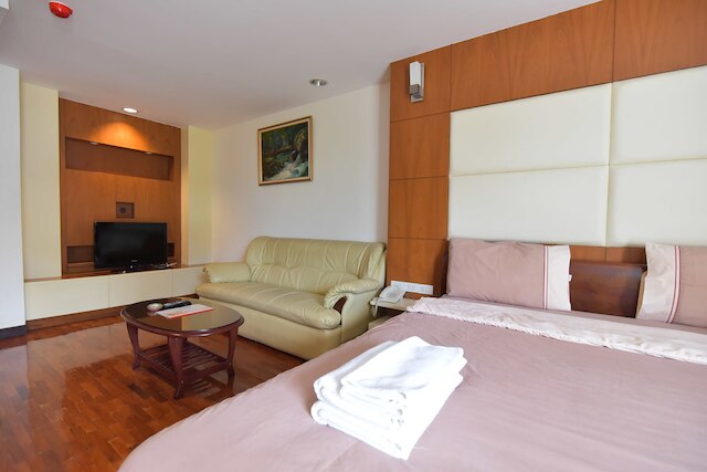 エイト ヴィレ アパートメント