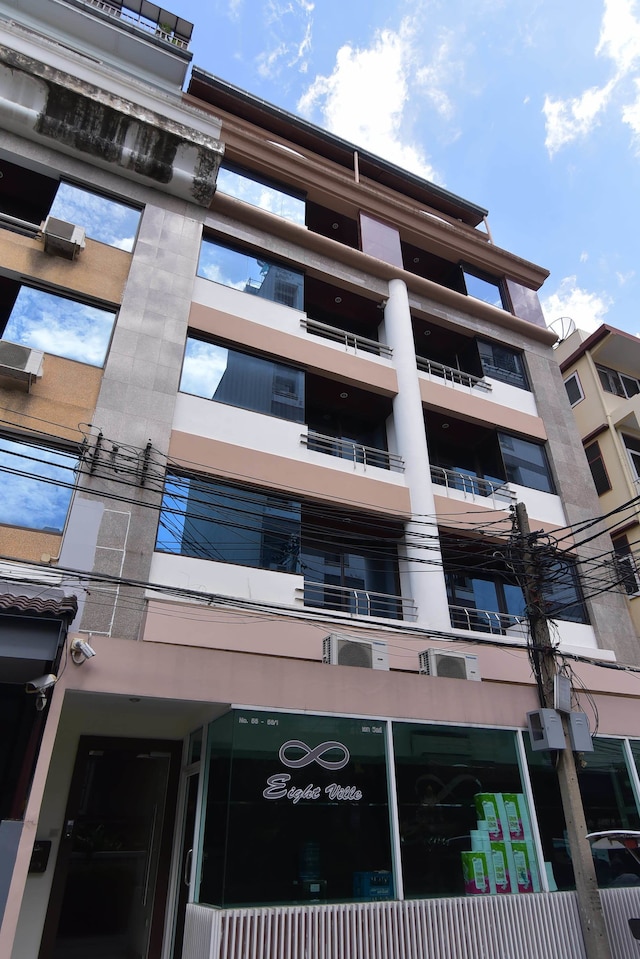 エイト ヴィレ アパートメント