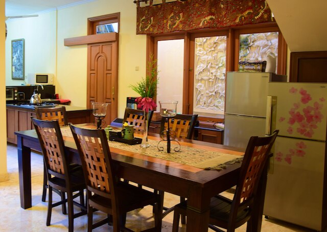 ヴィラ プトゥ ミラ バイ マハ バリ