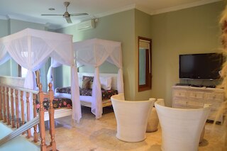 ヴィラ プトゥ ミラ バイ マハ バリ