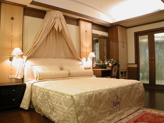 スワン レイク ホテル (天鵝湖SPA汽車旅館)