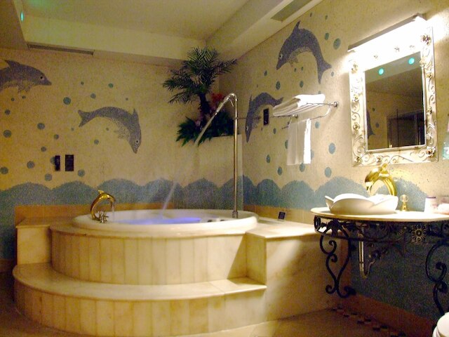 スワン レイク ホテル (天鵝湖SPA汽車旅館)