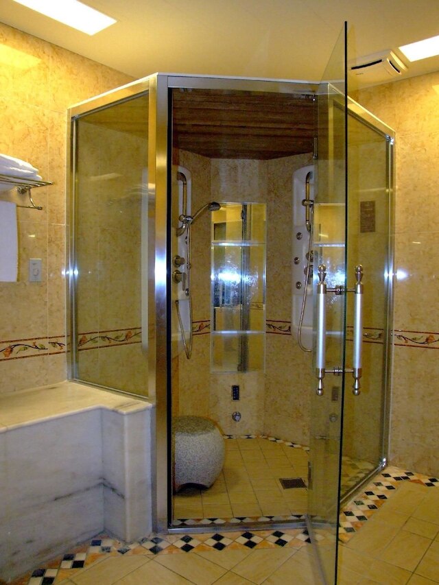 スワン レイク ホテル (天鵝湖SPA汽車旅館)