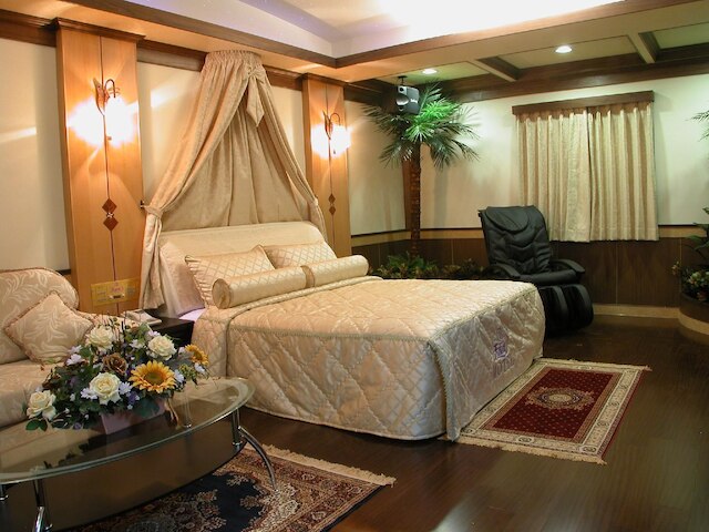 スワン レイク ホテル (天鵝湖SPA汽車旅館)