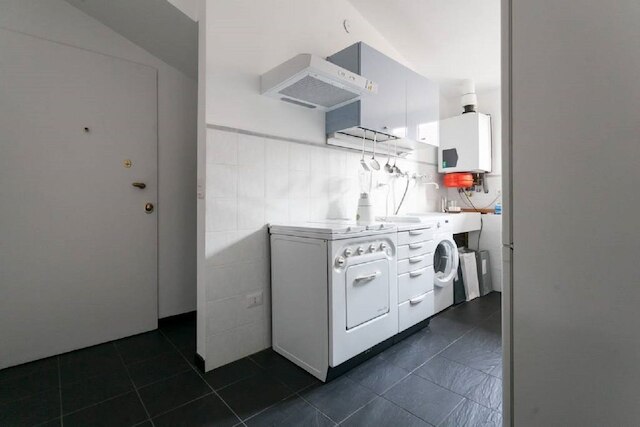 アメディ アパートメント イント11