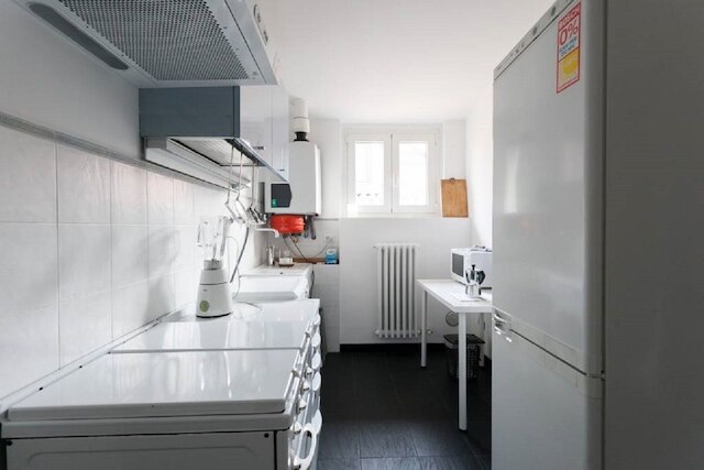 アメディ アパートメント イント11