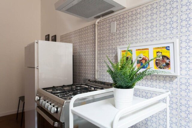 アメディ アパートメント イント 7