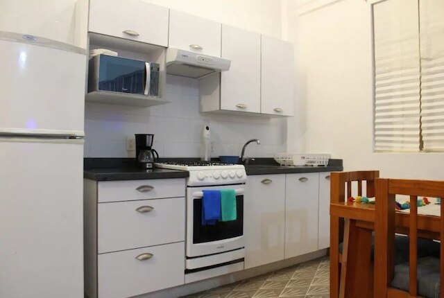 コモド イ アトラクティヴォ デパルタメント イサ 96