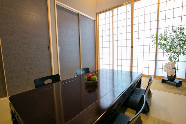 ホスタ五条烏丸 瑛