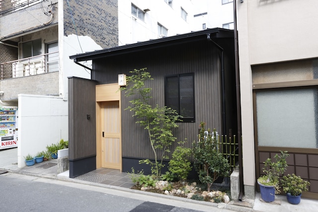 ホスタ五条烏丸 瑛