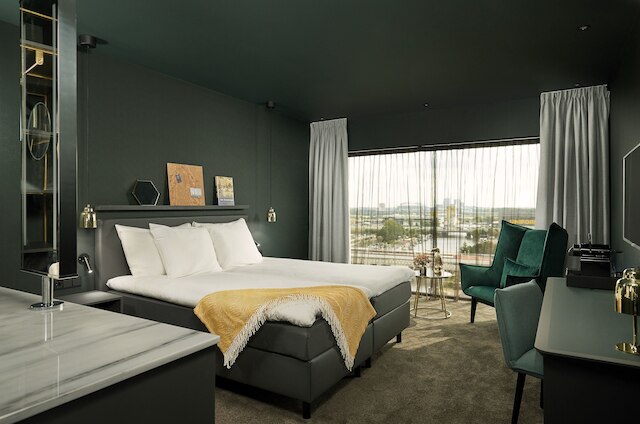 ヴァン デル ファルク アムステルダム アムステル