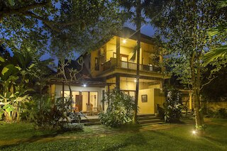 マンギス サリ ゲスト ハウス