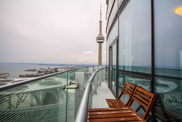 サルカー スイーツ - エンターテイメント ディストリクト