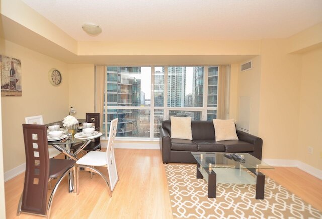 サルカール スイーツ - ブルー ジェイズ ウェイ