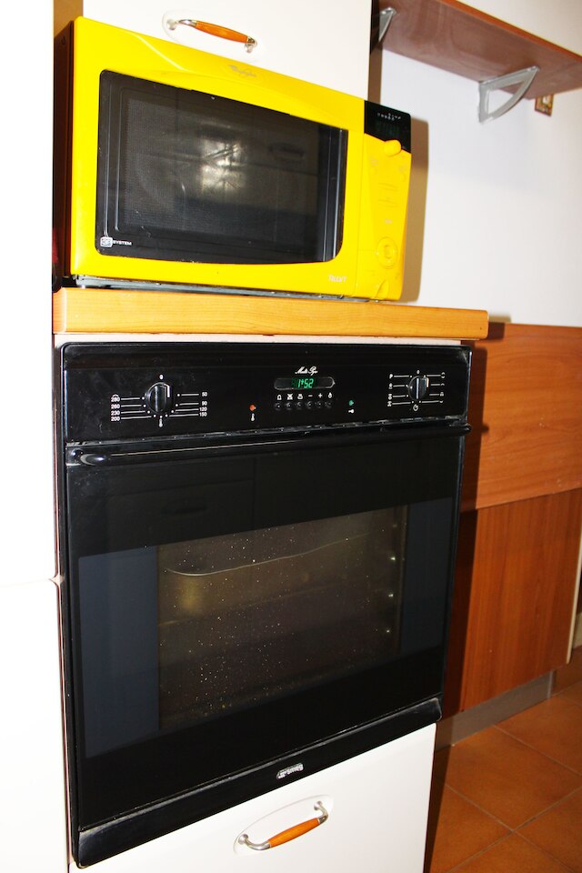 ナイス アパートメント イン アン エングリッシュ スタイル ビルディング オン ザ ファースト フロア ウィズ エア コンディショニング  WiFi アンド セウィング