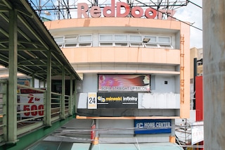 レッドドアーズ プラス アット EDSA コングレッショナル